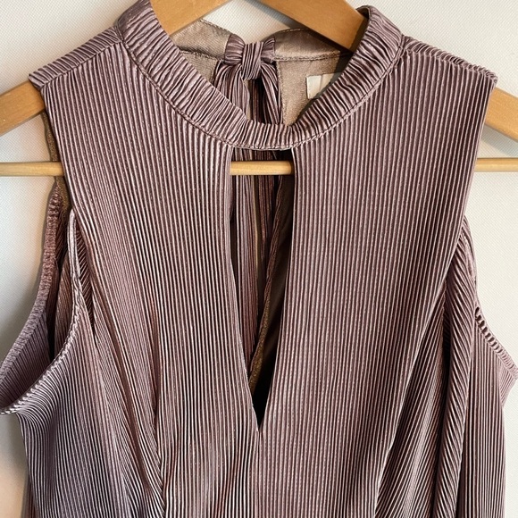 Lush Pleated Cold Shoulder Midi Dress Dusty Purple Lilac Small NWT - Picture 8 of 10